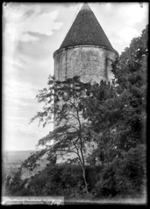 CH-NB - Champvent, Château de Champvent, tour est, vue partielle extérieure - Collection Max van Berchem - EAD-7236