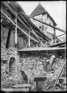 CH-NB - Chillon, Château, Mur d'enceinte, vue partielle - Collection Max van Berchem - EAD-9383