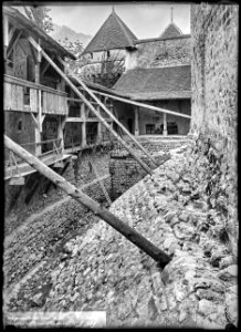 CH-NB - Chillon, Château, Glacis, vue partielle - Collection Max van Berchem - EAD-9382