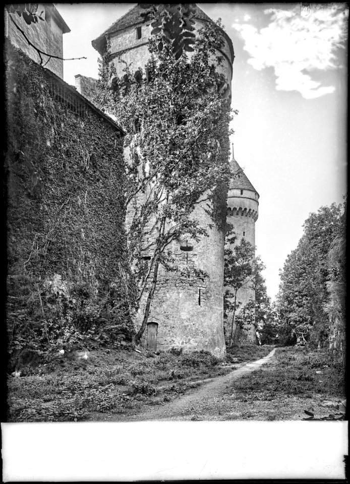 CH-NB - Chillon, Château, Tour, vue partielle - Collection Max van Berchem - EAD-9375