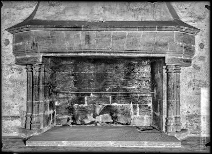 CH-NB - Chillon, Château, Cheminée, vue d'ensemble - Collection Max van Berchem - EAD-9394