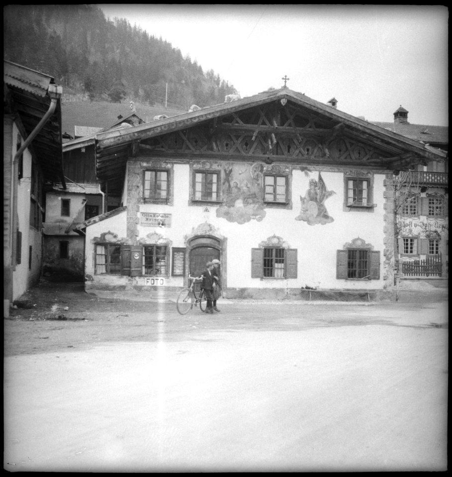 CH-NB - Deutschland, Mittenwald- Häuser - Annemarie Schwarzenbach - SLA-Schwarzenbach-A-5-18-048