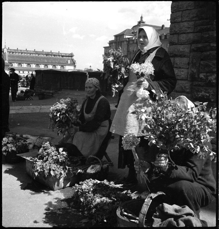 CH-NB - Estland, Tallinn (Reval)- Blumenverkäuferinnen - Annemarie Schwarzenbach - SLA-Schwarzenbach-A-5-16-040