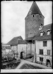 CH-NB - Estavayer-le-Lac, Château Chenaux, Tour principale, vue partielle extérieure - Collection Max van Berchem - EAD-6882