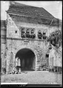 CH-NB - Estavayer-le-Lac, Maison, Façade, vue partielle - Collection Max van Berchem - EAD-9426