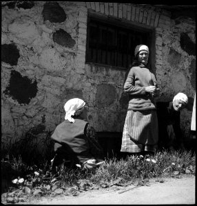 CH-NB - Estland- Frauen (Lokalisierung unsicher) - Annemarie Schwarzenbach - SLA-Schwarzenbach-A-5-16-005 photo