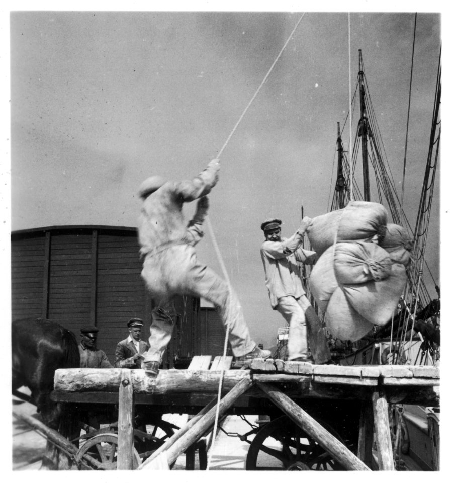 CH-NB - Estland, Tallinn (Reval)- Hafenarbeiter - Annemarie Schwarzenbach - SLA-Schwarzenbach-A-5-16-045