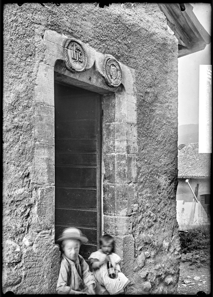 CH-NB - Genolier, Eglise Notre Dame, vue partielle extérieure - Collection Max van Berchem - EAD-7252