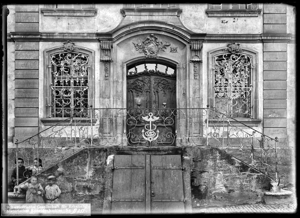 CH-NB - Fribourg, Maison, Porte d'entrée, vue d'ensemble - Collection Max van Berchem - EAD-6836