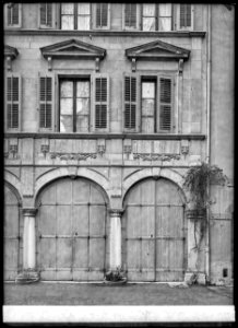 CH-NB - Genève, Maison Saladin de Pourtalès, Façade, vue partielle - Collection Max van Berchem - EAD-8670
