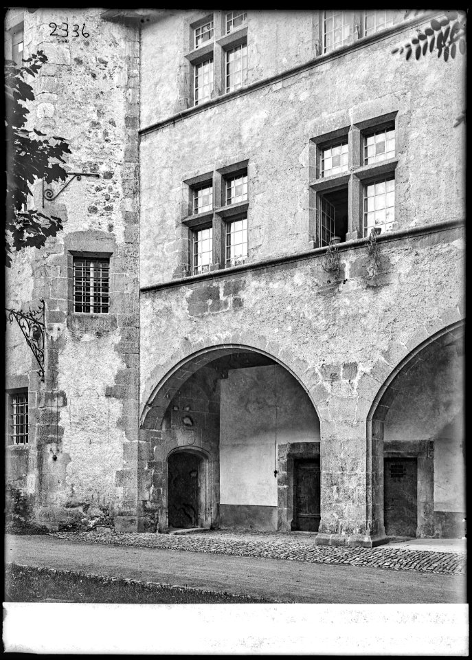 CH-NB - Gruyères, Château, vue partielle extérieure - Collection Max van Berchem - EAD-6900
