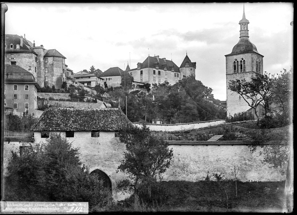 CH-NB - Gruyères, Château, vue partielle extérieure - Collection Max van Berchem - EAD-6899