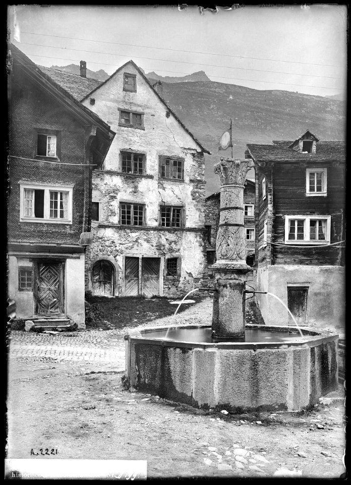 CH-NB - Hospental, Brunnen auf dem Dorfplatz, vue d'ensemble - Collection Max van Berchem - EAD-6784