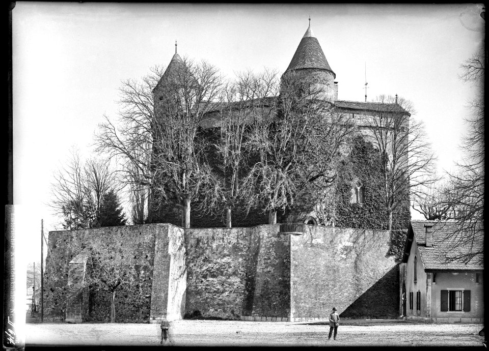 CH-NB - Grandson, Château de Grandson, vue d’ensemble extérieure - Collection Max van Berchem - EAD-7261