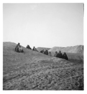 CH-NB - Irak, Ur- Landschaft mit Menschengruppe - Annemarie Schwarzenbach - SLA-Schwarzenbach-A-5-03-100