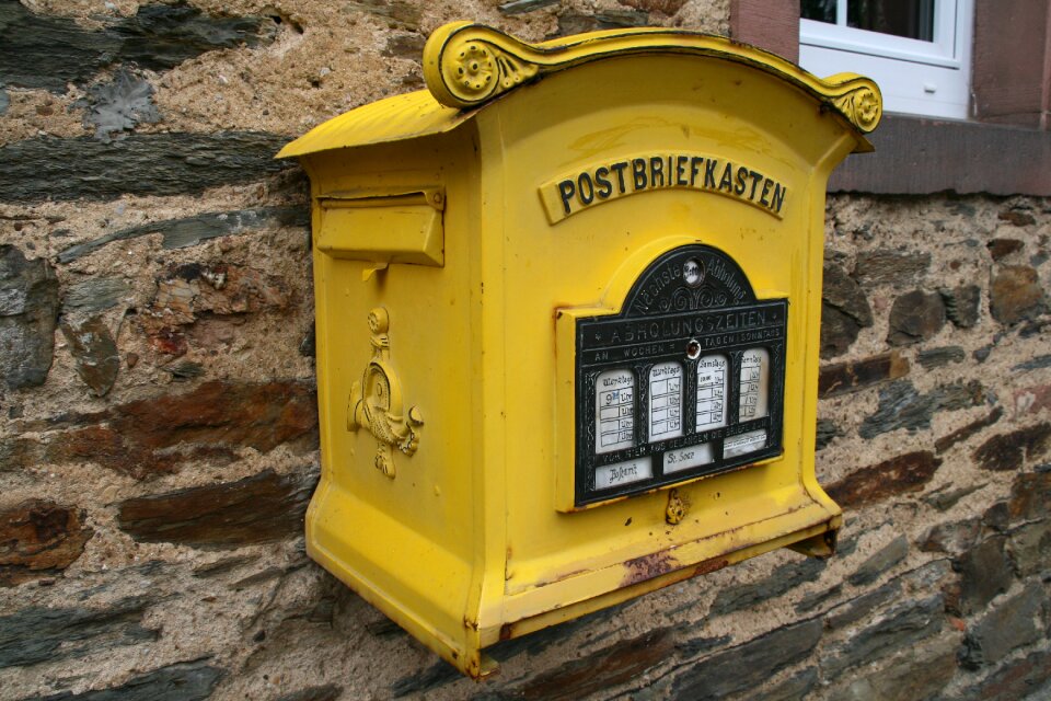 Building house post mail box