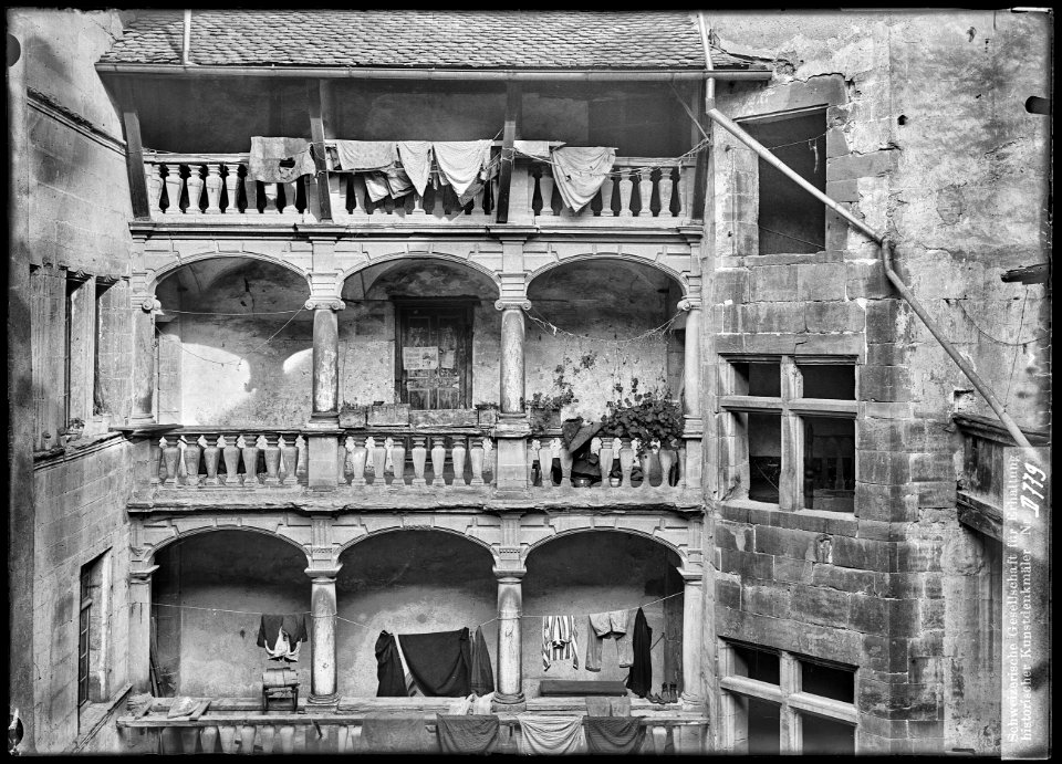 CH-NB - Morges, Maison de la Laiterie, vue partielle extérierue - Collection Max van Berchem - EAD-7366