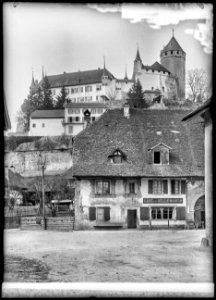 CH-NB - Lucens, château, vue partielle extérieure - Collection Max van Berchem - EAD-7346