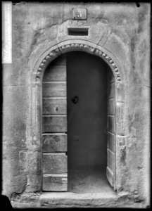 CH-NB - Lutry, Portail d'une maison, vue d'ensemble - Collection Max van Berchem - EAD-7330