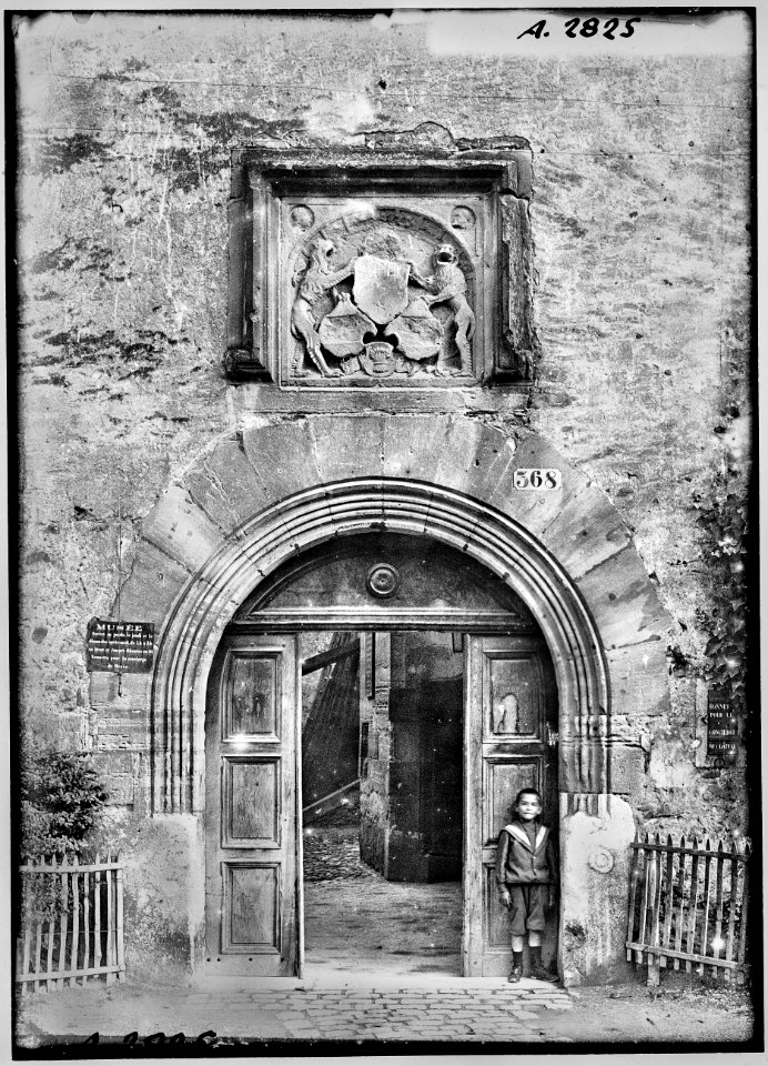 CH-NB - Nyon, Château, Portail, vue d'ensemble - Collection Max van Berchem - EAD-7391