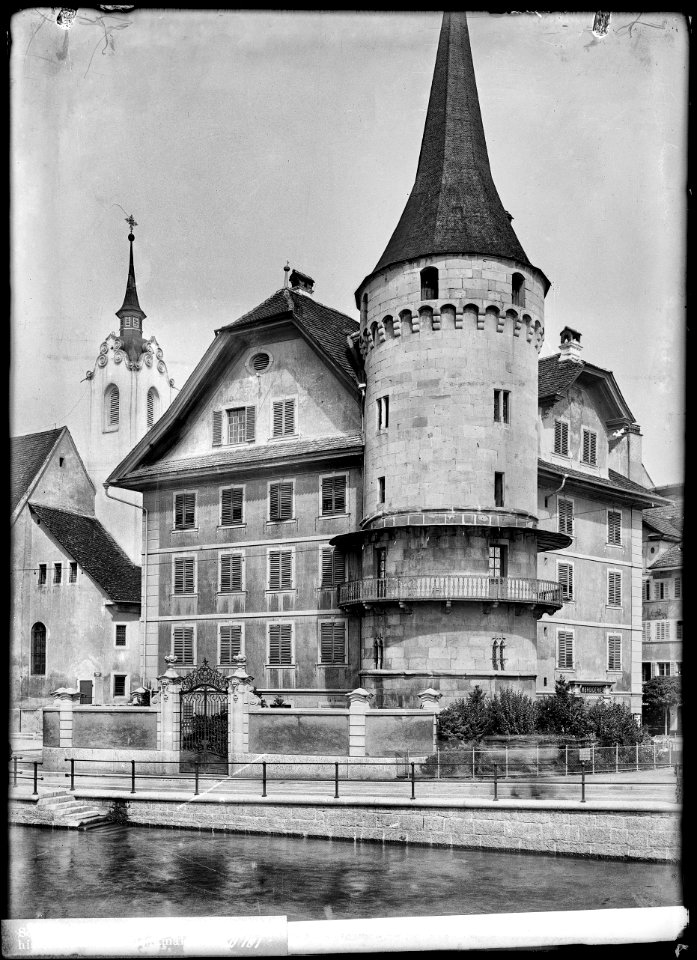 CH-NB - Luzern, Haus zur Gilgen mit Bagharzturm, vue d'ensemble - Collection Max van Berchem - EAD-6745