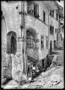 CH-NB - Moudon, Maison des Etats de Vaud, Angle et façade, vue partielle - Collection Max van Berchem - EAD-7382