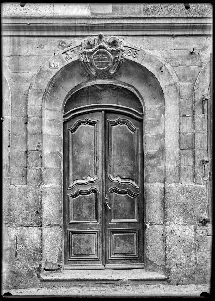 CH-NB - Nyon, Ancienne maison, Porte d'entrée, vue d'ensemble - Collection Max van Berchem - EAD-7400