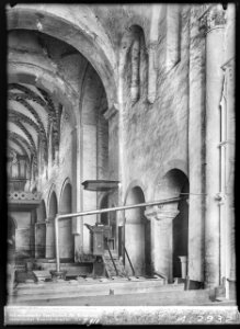 CH-NB - Romainmôtier, Abbatiale, Nef, vue partielle intérieure - Collection Max van Berchem - EAD-7500