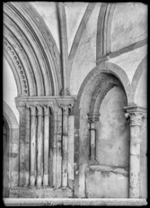 CH-NB - Romainmôtier, Abbatiale, Porche, vue partielle intérieure - Collection Max van Berchem - EAD-7491