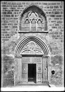 CH-NB - Romont (FR), Église, Porte d'entrée, vue d'ensemble - Collection Max van Berchem - EAD-8773