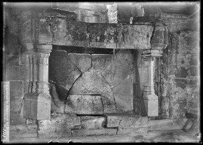 CH-NB - Rossens (FR), Illens, Château, Cheminée, vue d'ensemble intérieure - Collection Max van Berchem - EAD-6914