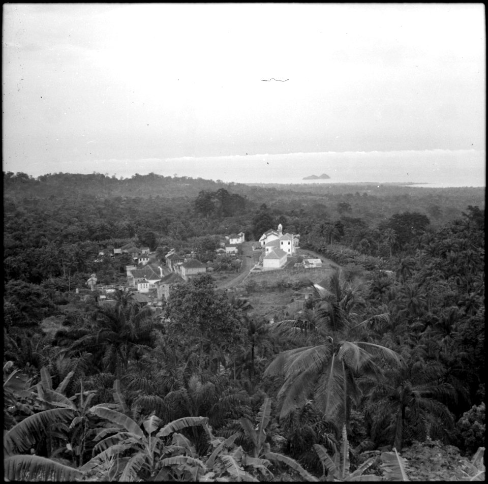 CH-NB - Portugal, San Thomé (São Tomé und Príncipe)- Ansicht der Ortschaft Trindade - Annemarie Schwarzenbach - SLA-Schwarzenbach-A-5-25-024