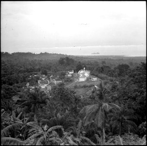 CH-NB - Portugal, San Thomé (São Tomé und Príncipe)- Ansicht der Ortschaft Trindade - Annemarie Schwarzenbach - SLA-Schwarzenbach-A-5-25-024