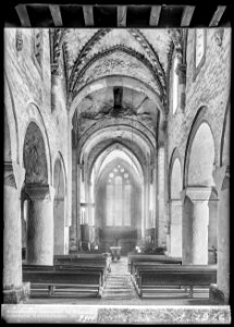 CH-NB - Romainmôtier, Abbatiale, Nef, vue partielle intérieure - Collection Max van Berchem - EAD-7494
