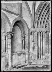 CH-NB - Romainmôtier, Abbatiale, Porche, vue partielle intérieure - Collection Max van Berchem - EAD-7488