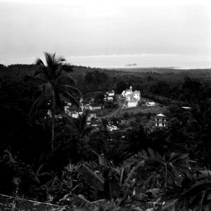 CH-NB - Portugal, San Thomé (São Tomé und Príncipe)- Ansicht der Ortschaft Trindade - Annemarie Schwarzenbach - SLA-Schwarzenbach-A-5-25-025