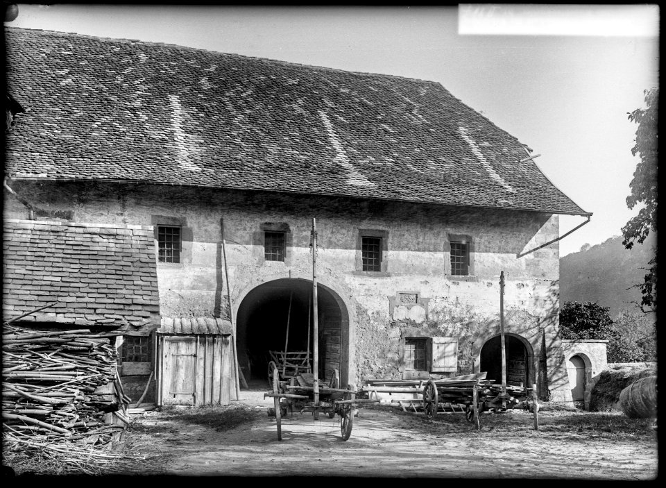 CH-NB - Romainmôtier, Ancienne grange, vue d'ensemble - Collection Max van Berchem - EAD-7452
