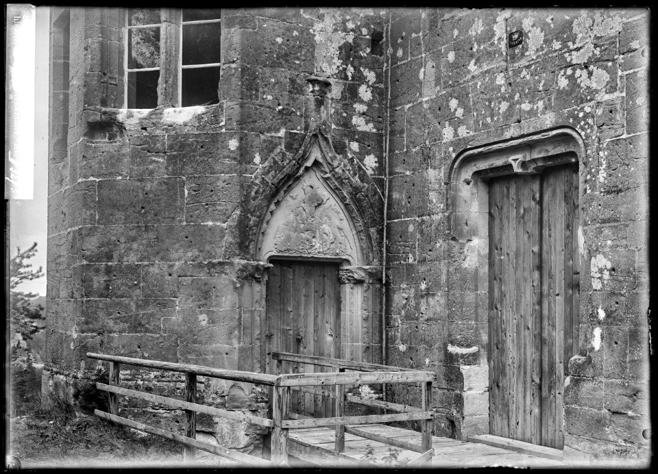CH-NB - Rossens (FR), Illens, Château, Porte d'entrée, vue d'ensemble extérieure - Collection Max van Berchem - EAD-6913