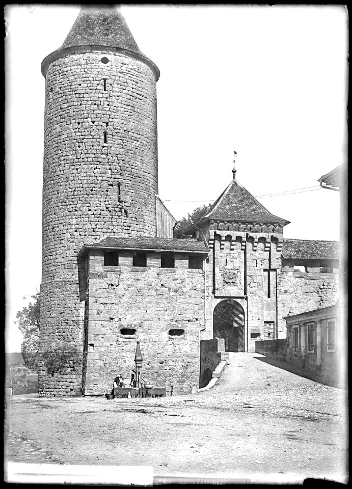 CH-NB - Romont (FR), Château, Façade, vue partielle - Collection Max van Berchem - EAD-8767