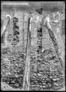 CH-NB - Romainmôtier, Abbatiale, Mur extérieur, vue partielle - Collection Max van Berchem - EAD-7479