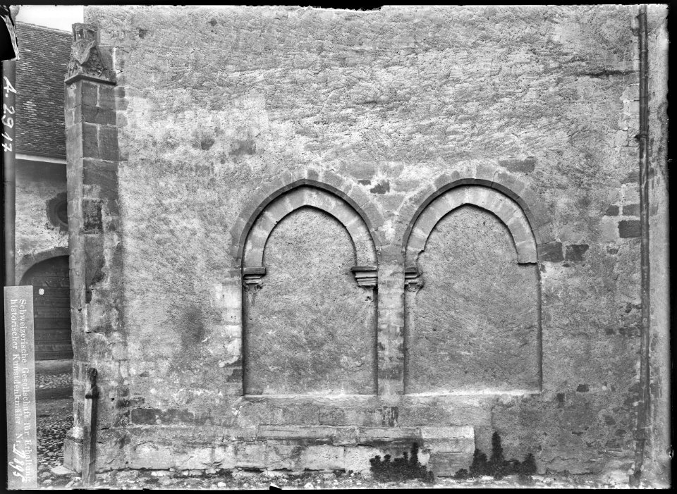 CH-NB - Romainmôtier, Abbatiale, Porche, vue partielle - Collection Max van Berchem - EAD-7485