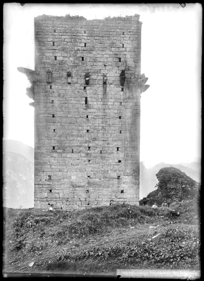 CH-NB - Saint-Triphon, Tour, vue d'ensemble - Collection Max van Berchem - EAD-7531