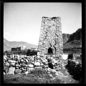 CH-NB - Russland, Nordossetien- Landschaft mit Festung - Annemarie Schwarzenbach - SLA-Schwarzenbach-A-5-04-238