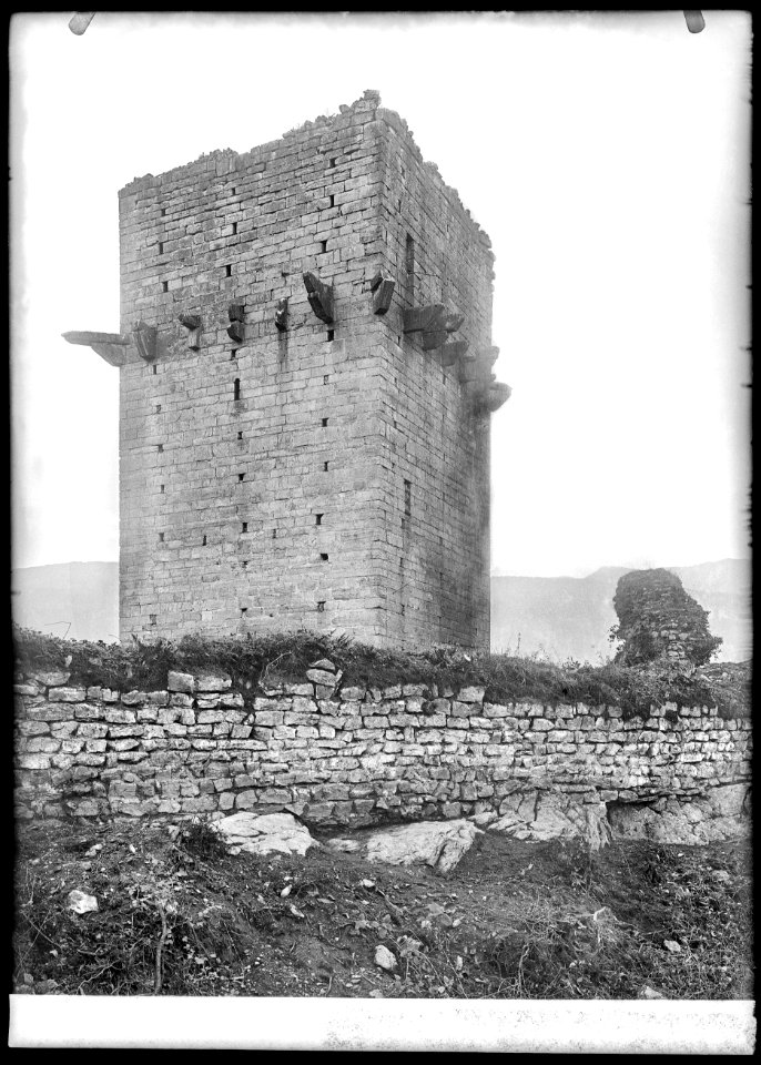 CH-NB - Saint-Triphon, Tour, vue d'ensemble - Collection Max van Berchem - EAD-7532