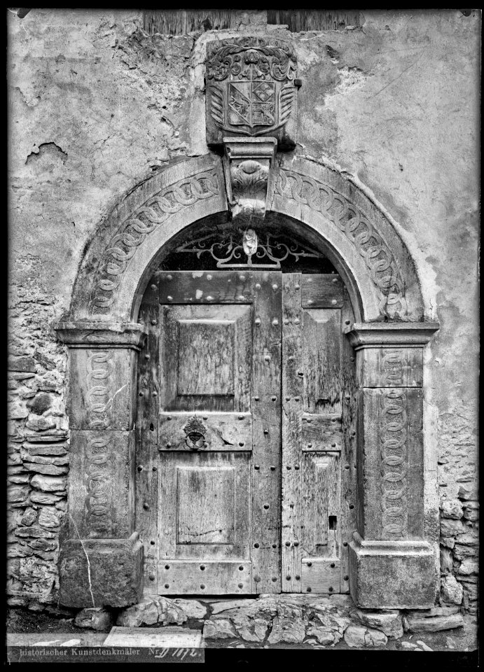 CH-NB - Sierre, Château de Villa, Porte, vue d'ensemble - Collection Max van Berchem - EAD-7661