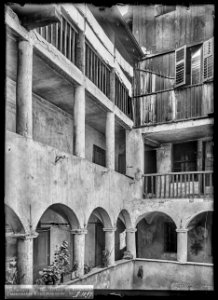 CH-NB - Sion, Maison, Cour, vue partielle - Collection Max van Berchem - EAD-7685
