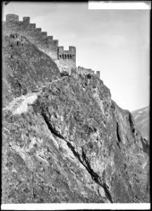 CH-NB - Sion, Château de Tourbillon, vue partielle - Collection Max van Berchem - EAD-8642