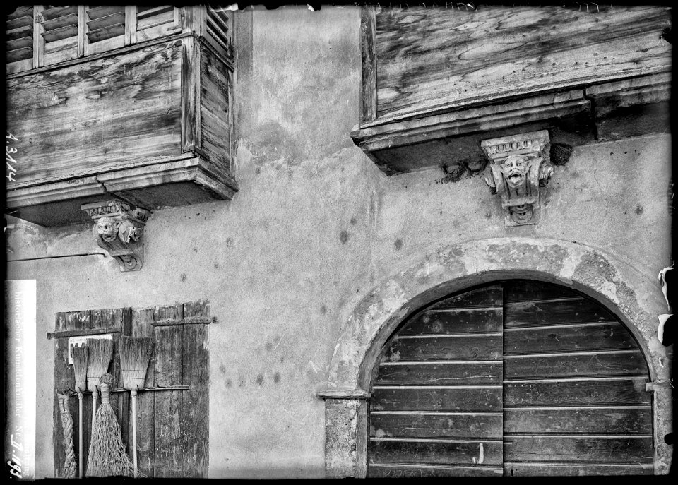 CH-NB - Sion, Maison, Façade, vue partielle - Collection Max van Berchem - EAD-7681