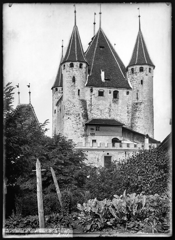 CH-NB - Thun, Schloss, vue partielle extérieure - Collection Max van Berchem - EAD-6705