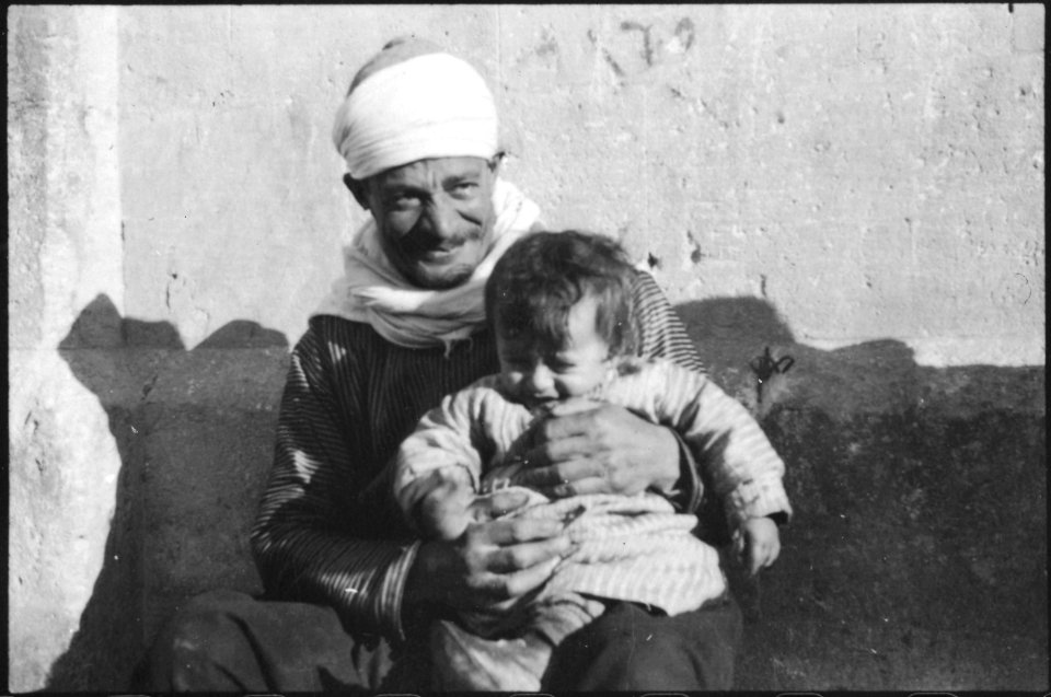 CH-NB - Syrien, Aleppo- Mann mit Kind - Annemarie Schwarzenbach - SLA-Schwarzenbach-A-5-03-037